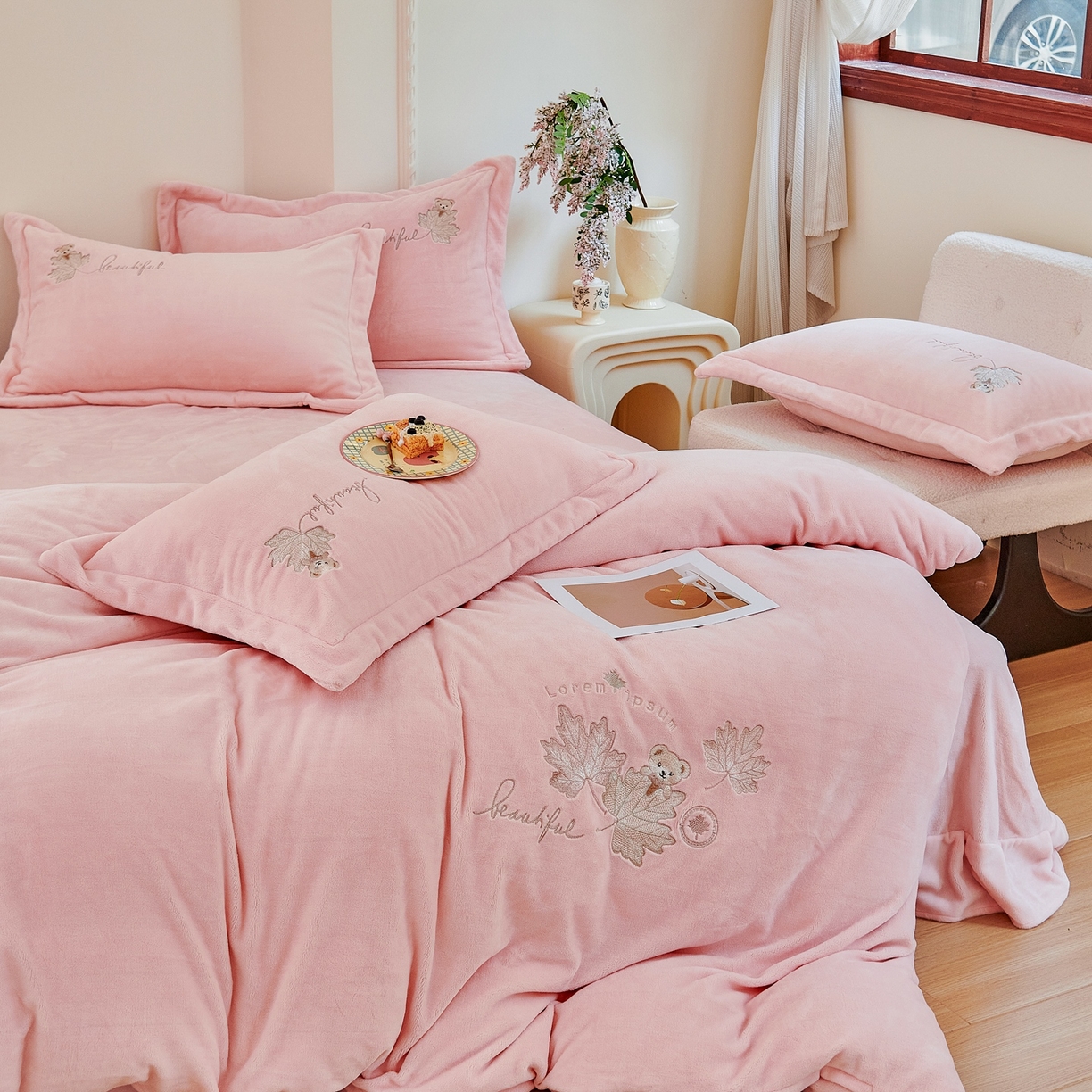 91家纺网 家纺一手货源 找家纺 优姿家纺 2025新款秋意10斤全消光牛奶绒保暖四件套 秋意-公主粉