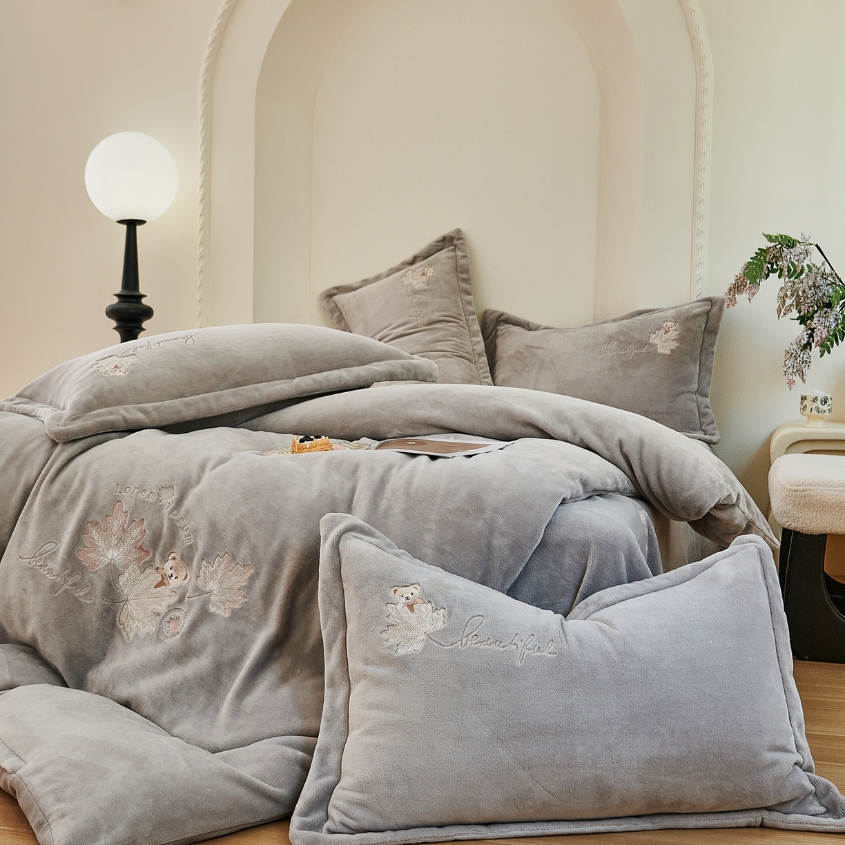 91家纺网 家纺一手货源 找家纺 优姿家纺 2025新款秋意10斤全消光牛奶绒保暖四件套 秋意-银灰