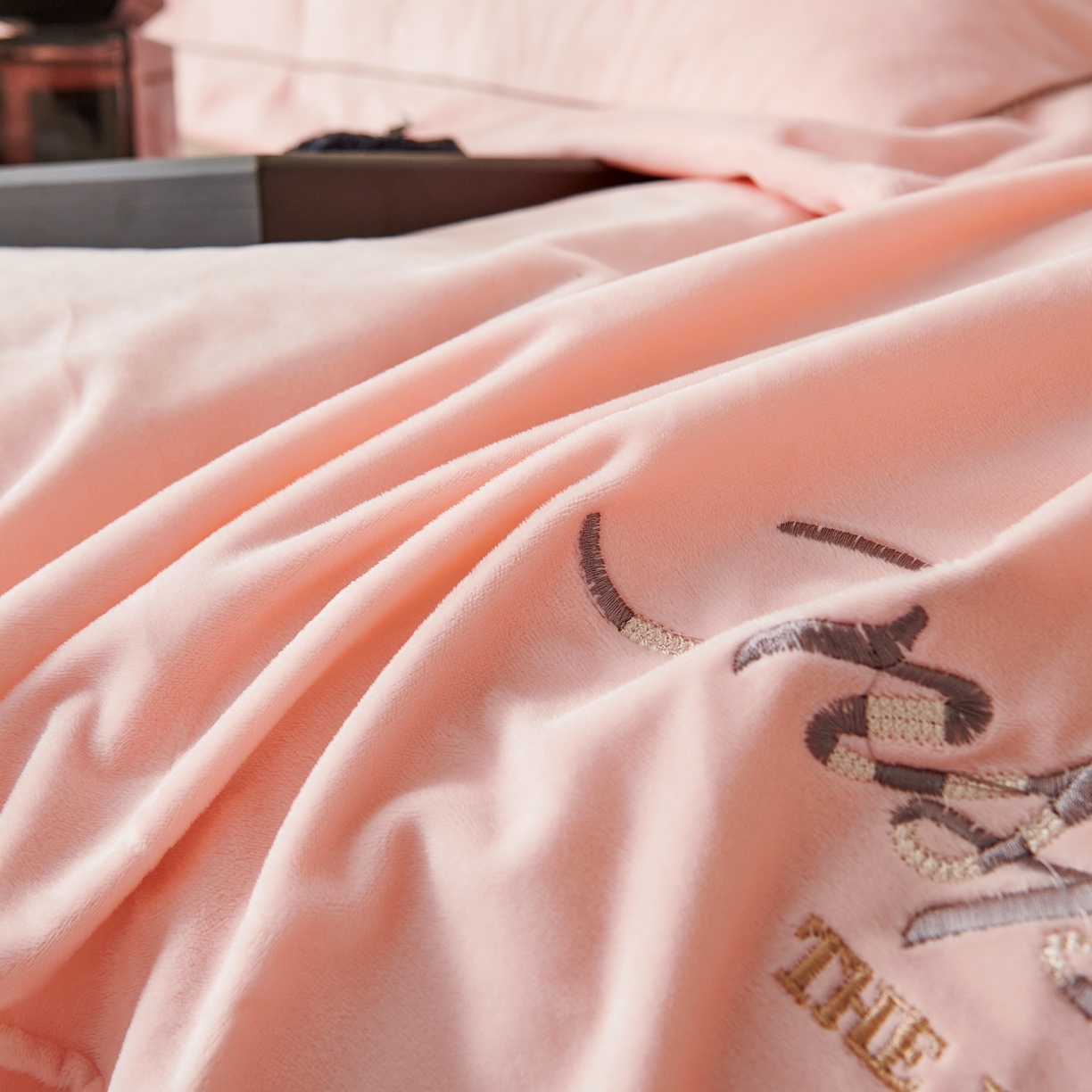 91家纺网 家纺一手货源 找家纺 （总）优姿家纺 2025新款冬野9斤全消光婴肤绒保暖四件套