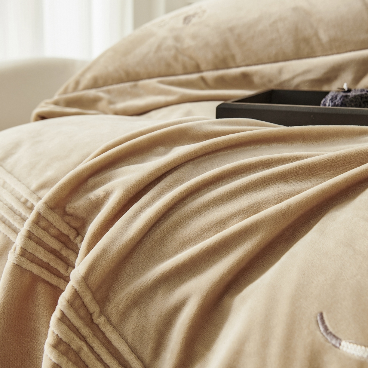 91家纺网 家纺一手货源 找家纺 优姿家纺 2025新款冬野9斤全消光婴肤绒保暖四件套 冬野-咖色