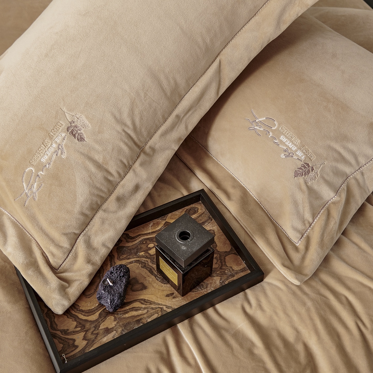 91家纺网 家纺一手货源 找家纺 优姿家纺 2025新款冬野9斤全消光婴肤绒保暖四件套 冬野-咖色