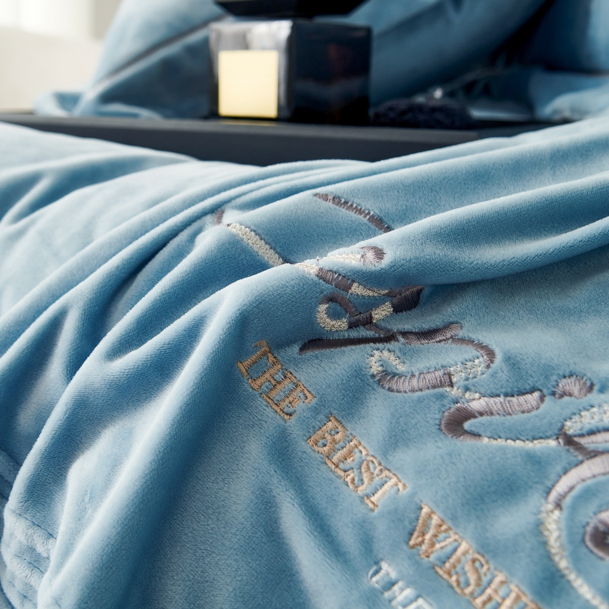 91家纺网 家纺一手货源 找家纺 优姿家纺 2025新款冬野9斤全消光婴肤绒保暖四件套 冬野-雾霾蓝