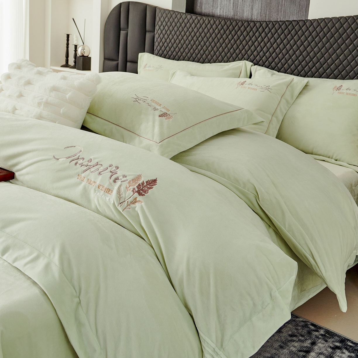 91家纺网 家纺一手货源 找家纺 优姿家纺 2025新款冬野9斤全消光婴肤绒保暖四件套 冬野-青春绿