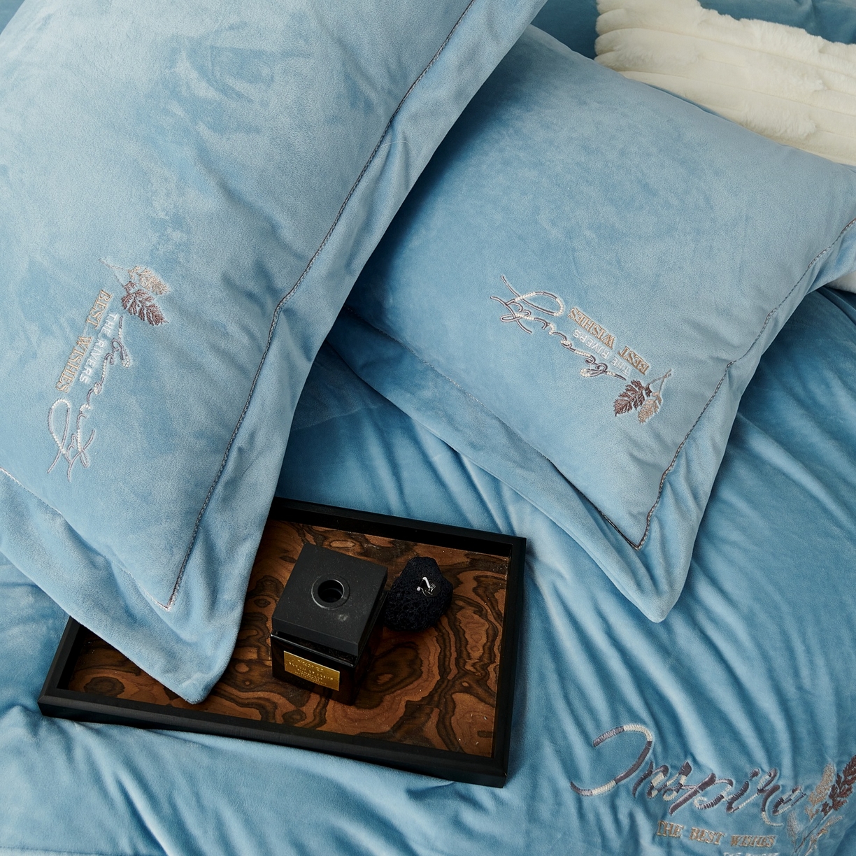 91家纺网 家纺一手货源 找家纺 优姿家纺 2025新款冬野9斤全消光婴肤绒保暖四件套 冬野-雾霾蓝