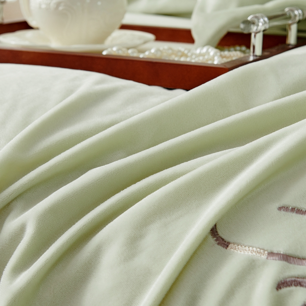 91家纺网 家纺一手货源 找家纺 优姿家纺 2025新款冬野9斤全消光婴肤绒保暖四件套 冬野-青春绿