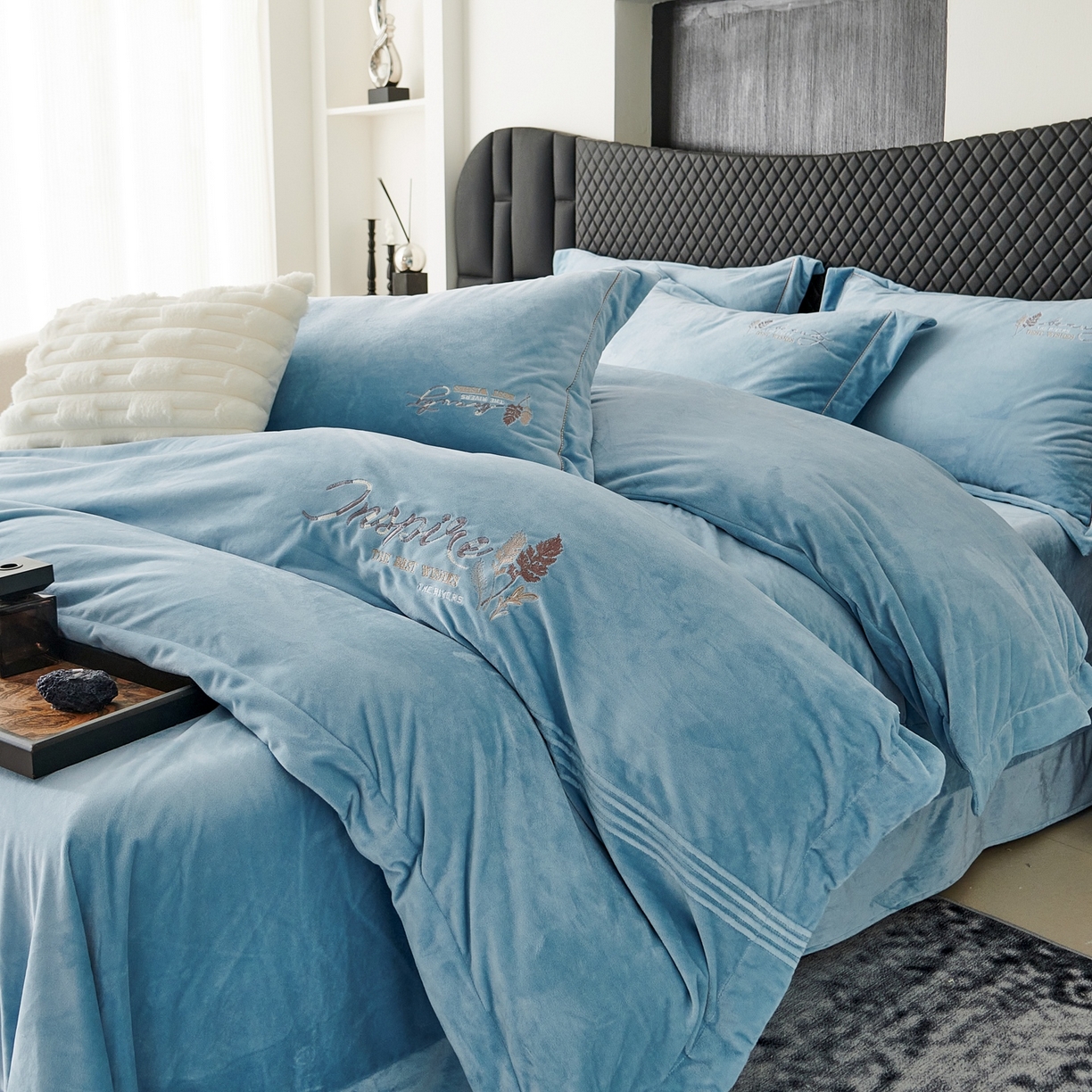 91家纺网 家纺一手货源 找家纺 优姿家纺 2025新款冬野9斤全消光婴肤绒保暖四件套 冬野-雾霾蓝