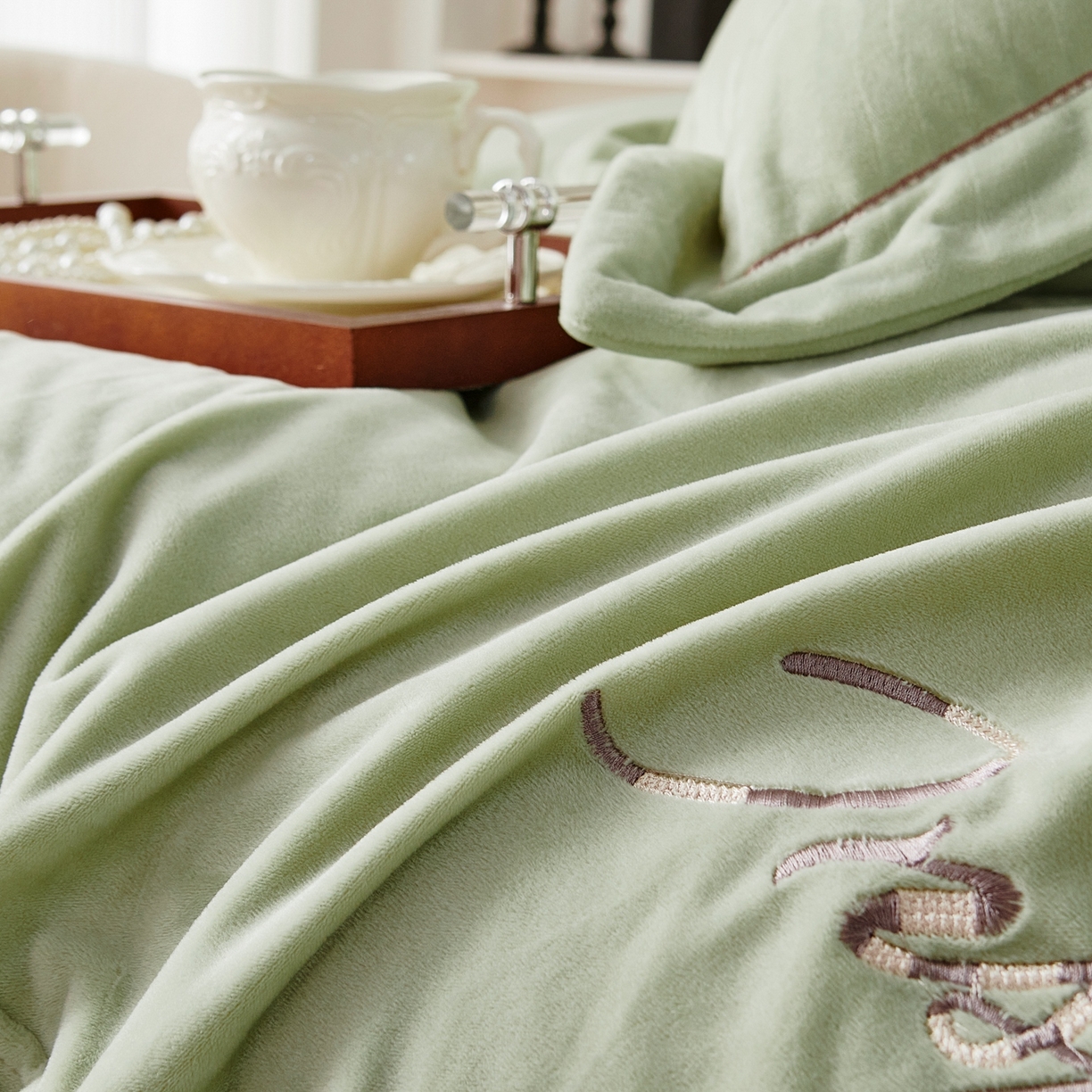 91家纺网 家纺一手货源 找家纺 优姿家纺 2025新款冬野9斤全消光婴肤绒保暖四件套 冬野-抹茶绿