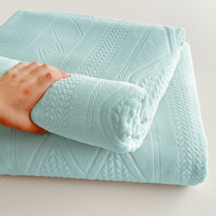 91家纺网 家纺一手货源 找家纺 眠博士 2025新款雕花加厚牛奶绒系列四件套 组合图仅供展示不可下单