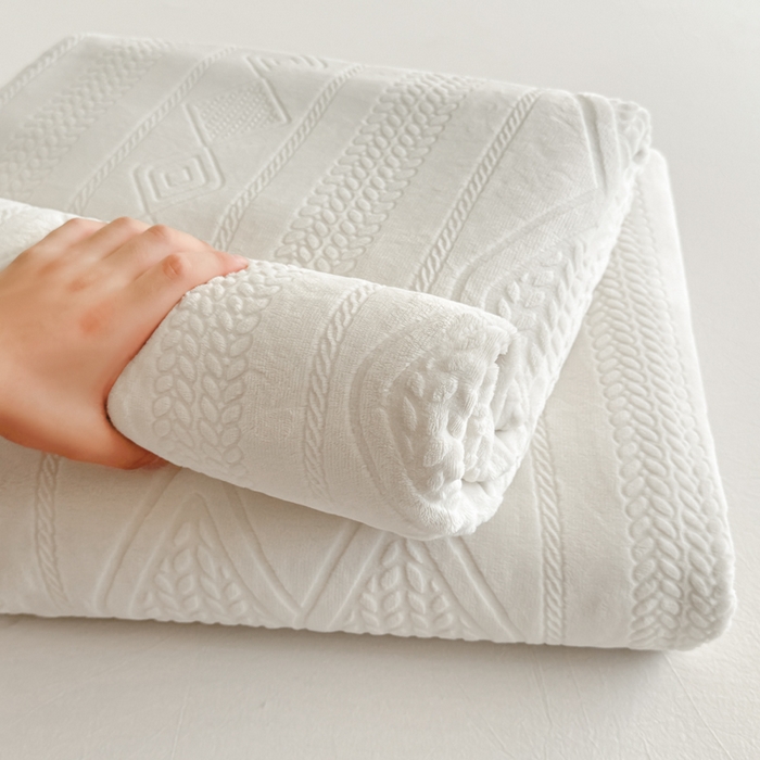 91家纺网 家纺一手货源 找家纺 眠博士 2025新款雕花加厚牛奶绒系列四件套 组合图仅供展示不可下单