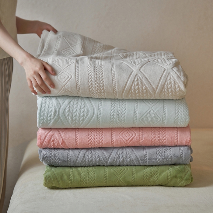 91家纺网 家纺一手货源 找家纺 眠博士 2025新款雕花加厚牛奶绒系列四件套 组合图仅供展示不可下单