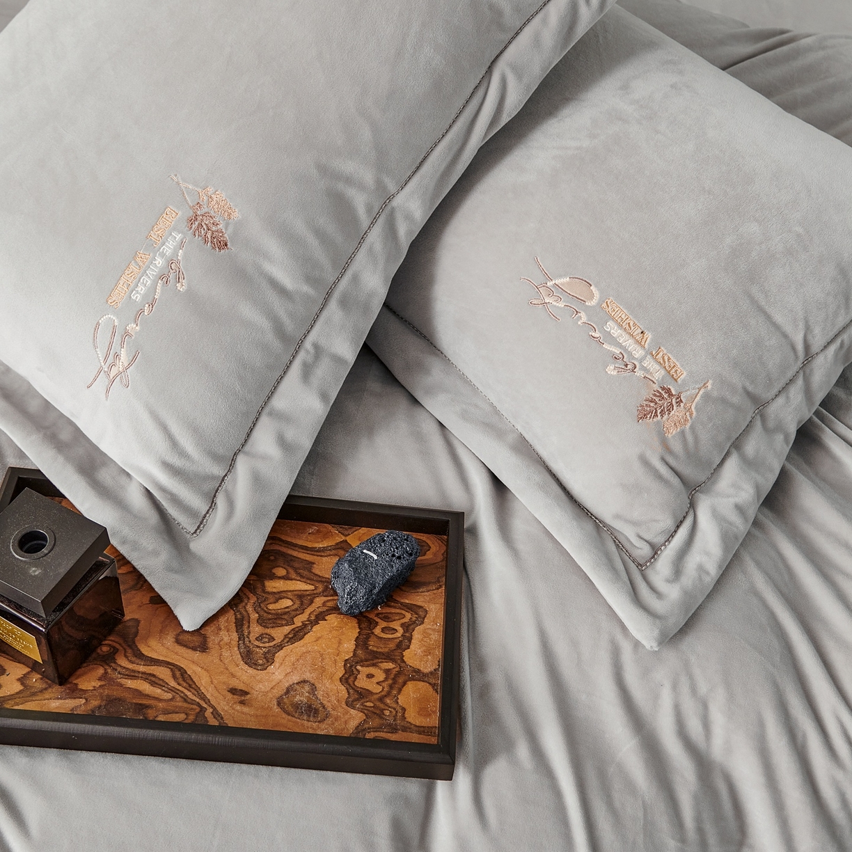 91家纺网 家纺一手货源 找家纺 优姿家纺 2025新款冬野9斤全消光婴肤绒保暖四件套 冬野-绅士灰