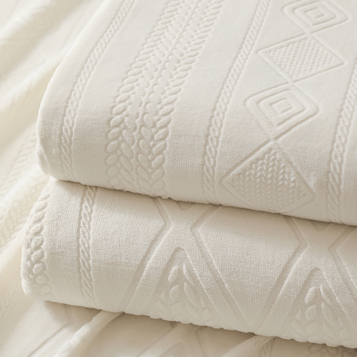 91家纺网 家纺一手货源 找家纺 眠博士 2025新款雕花加厚牛奶绒系列四件套 组合图仅供展示不可下单