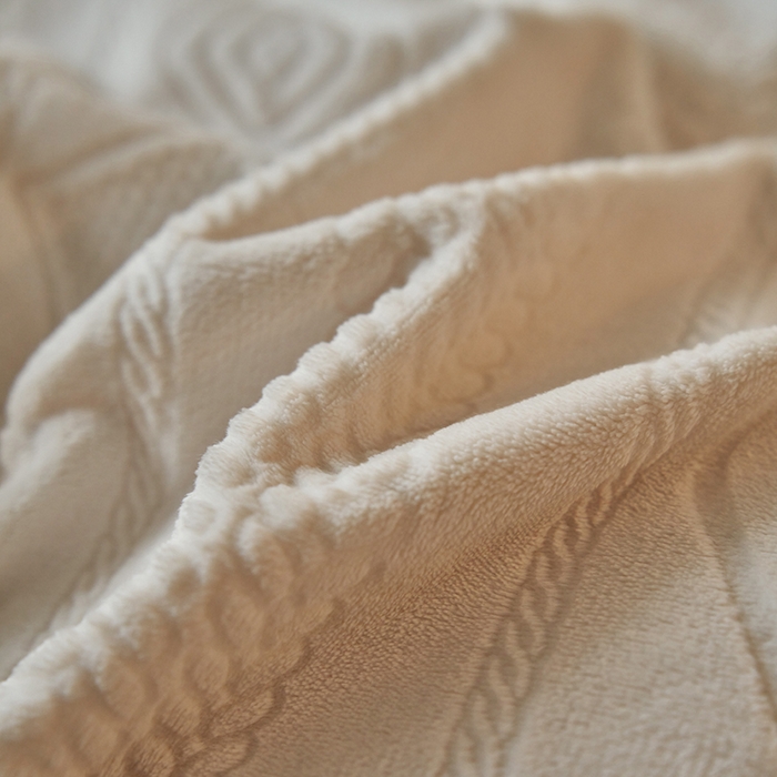 91家纺网 家纺一手货源 找家纺 眠博士 2025新款雕花加厚牛奶绒系列四件套 雕花款-卡洛白黄