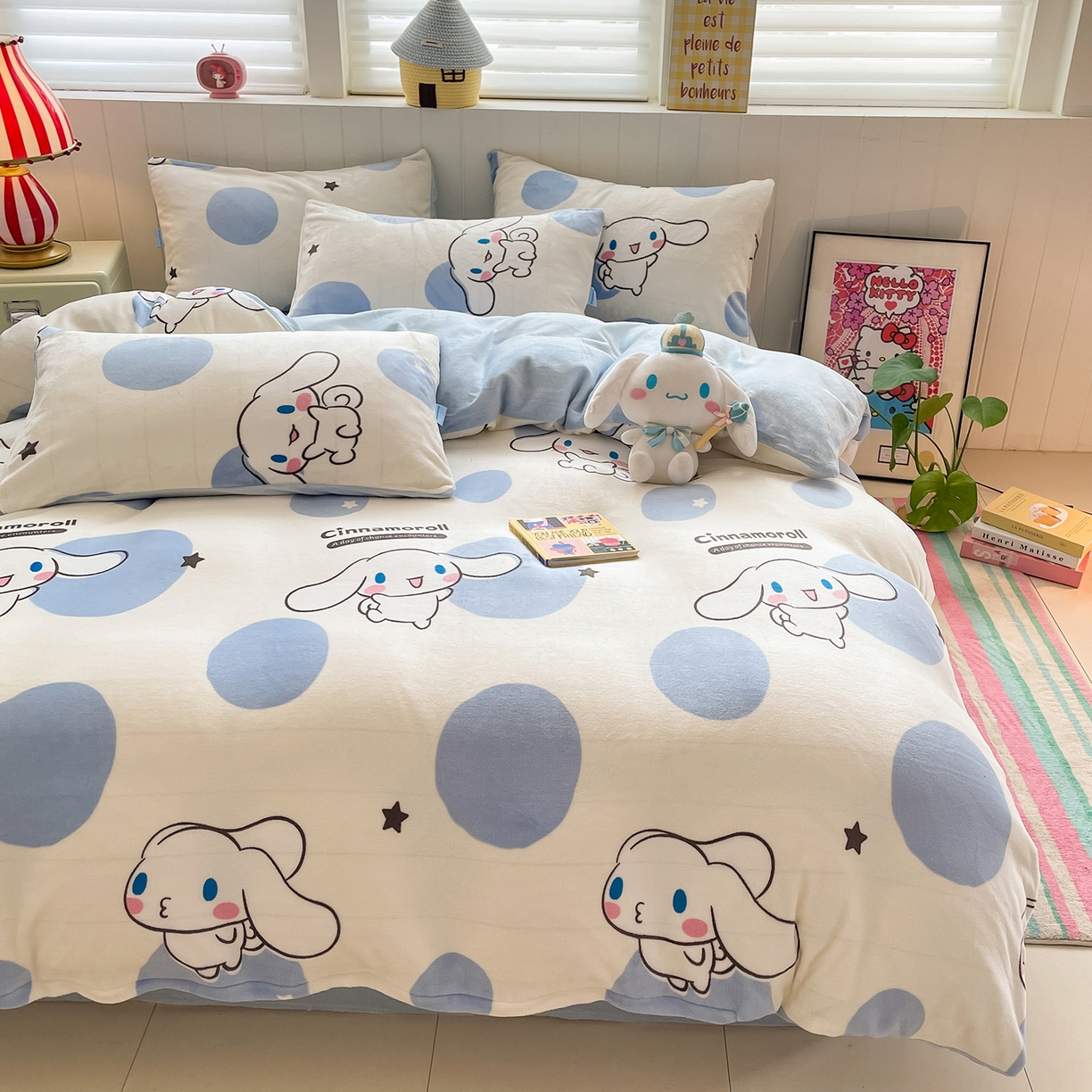 91家纺网 家纺一手货源 找家纺 金爱家 2025新款A类正版三丽鸥授权卡通加厚高克重牛奶绒系列四件套 绒三丽鸥-蓝色波点玉桂狗