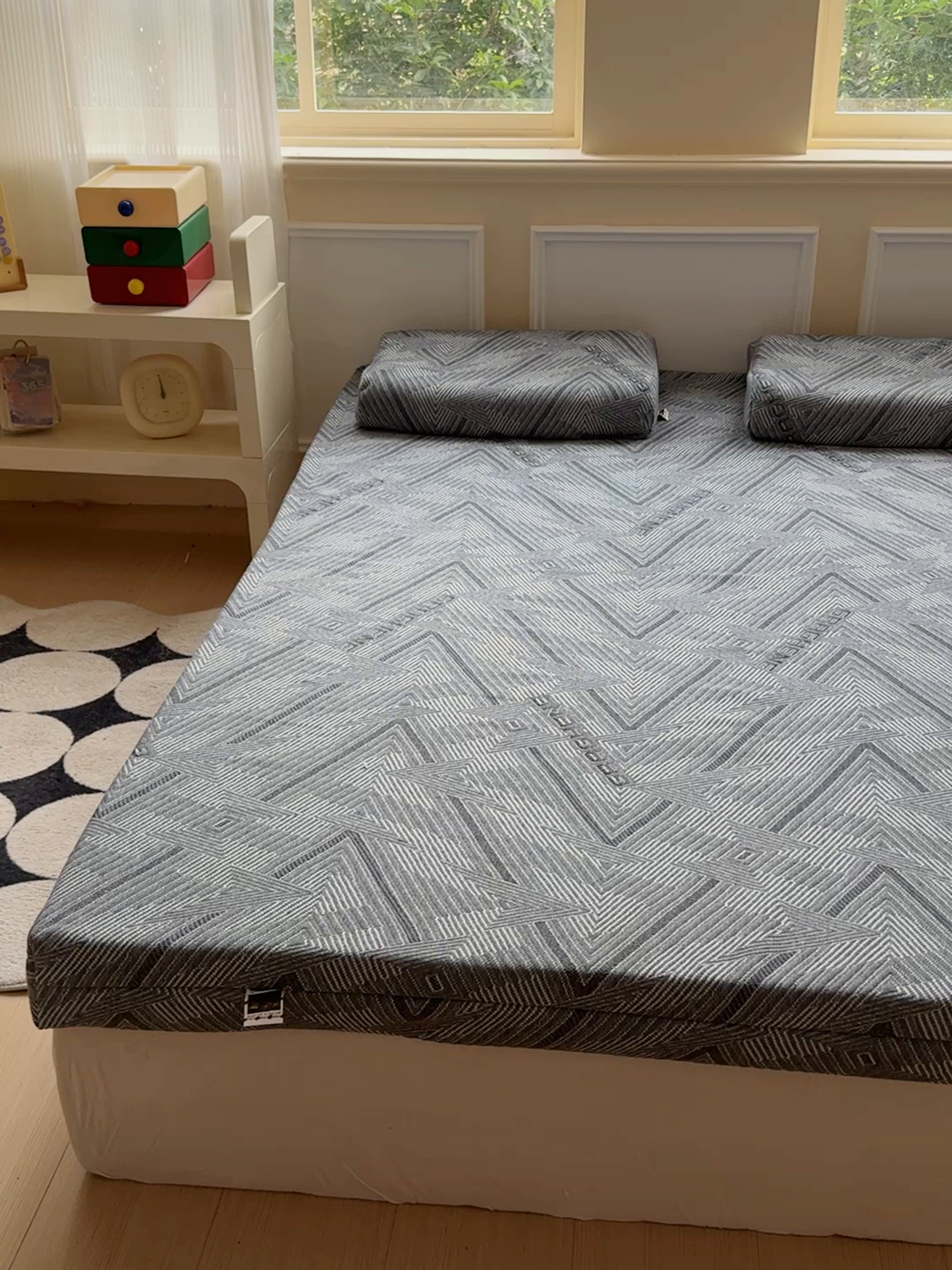 91家纺网 家纺一手货源 找家纺 美丽折家纺 2025新款双拉链头鸟眼布乳胶床垫内套 肌理纹