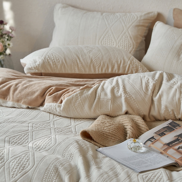 91家纺网 家纺一手货源 找家纺 眠博士 2025新款雕花加厚牛奶绒系列四件套 雕花款-卡洛白咖