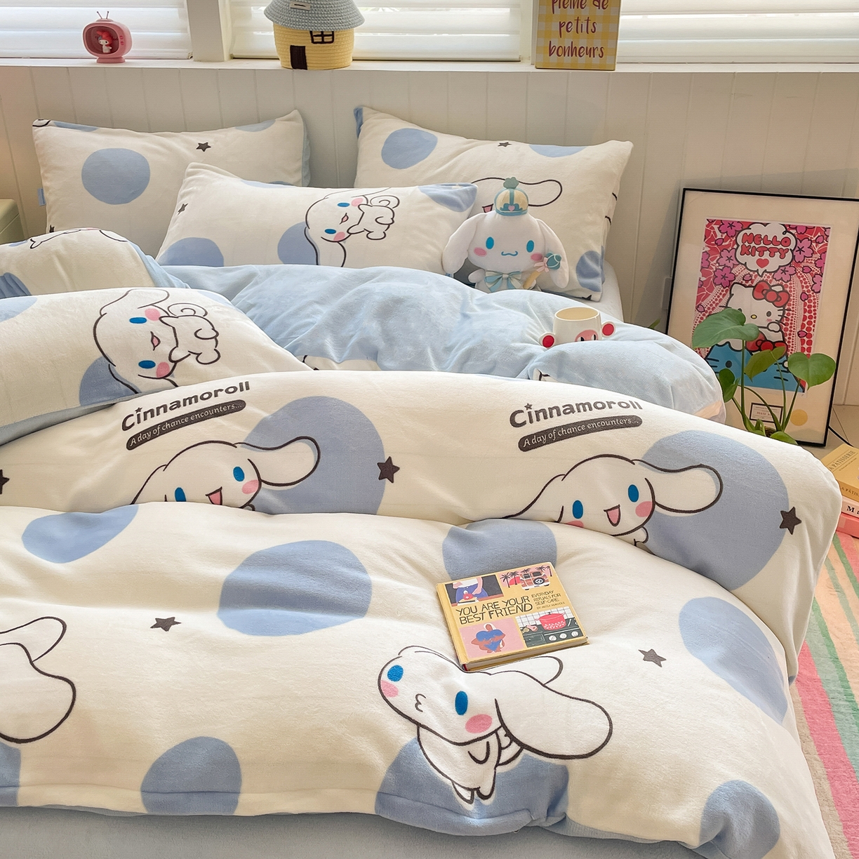 91家纺网 家纺一手货源 找家纺 金爱家 2025新款A类正版三丽鸥授权卡通加厚高克重牛奶绒系列四件套 绒三丽鸥-蓝色波点玉桂狗