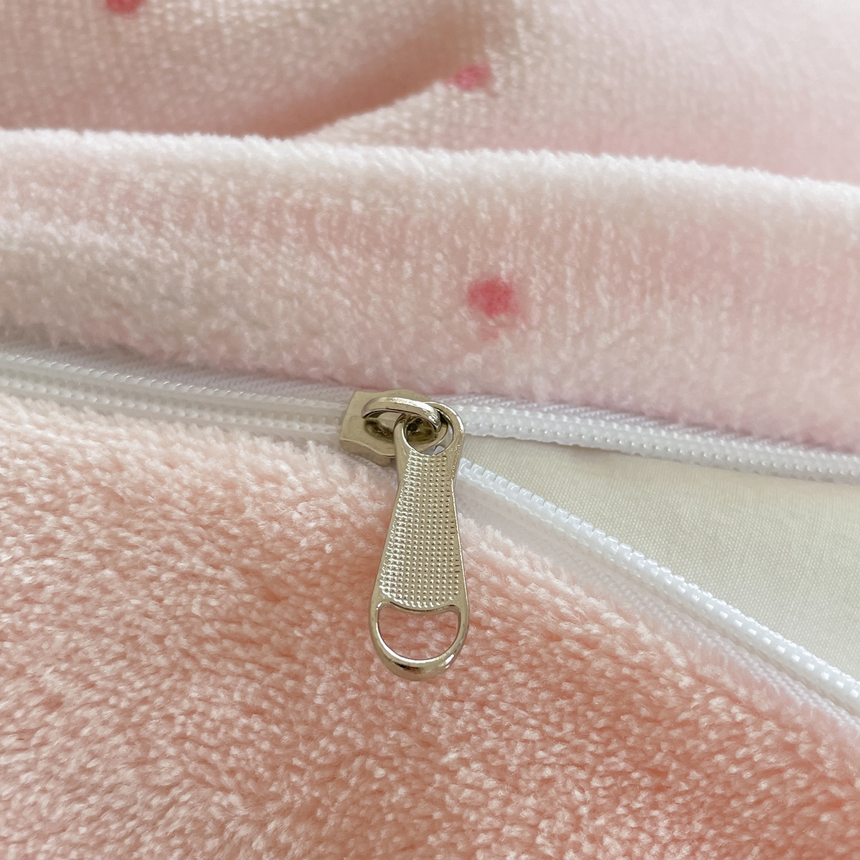 91家纺网 家纺一手货源 找家纺 金爱家 2025新款A类正版三丽鸥授权卡通加厚高克重牛奶绒系列四件套 绒三丽鸥-美美kitty