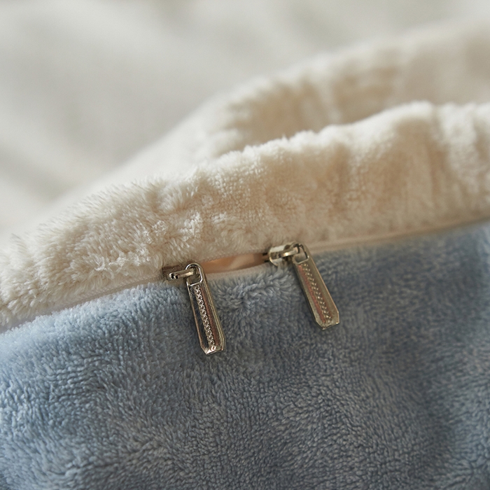 91家纺网 家纺一手货源 找家纺 眠博士 2025新款雕花加厚牛奶绒系列四件套 雕花款-卡洛白蓝