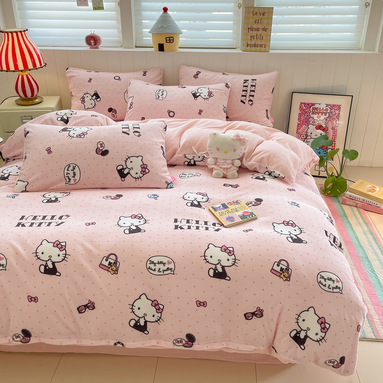91家纺网 家纺一手货源 找家纺 金爱家 2025新款A类正版三丽鸥授权卡通加厚高克重牛奶绒系列四件套 绒三丽鸥-美美kitty