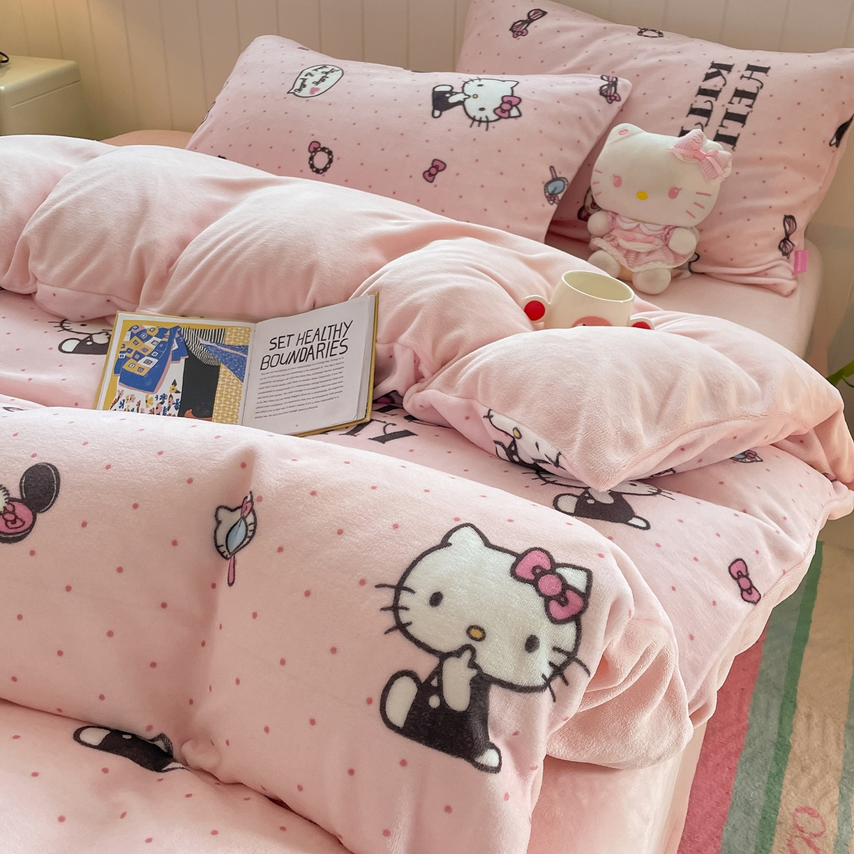 91家纺网 家纺一手货源 找家纺 金爱家 2025新款A类正版三丽鸥授权卡通加厚高克重牛奶绒系列四件套 绒三丽鸥-美美kitty