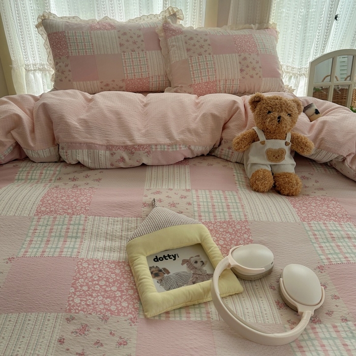 91家纺网 家纺一手货源 找家纺 红嘴企鹅 2025新款花边双层纱印花四件套 甜心