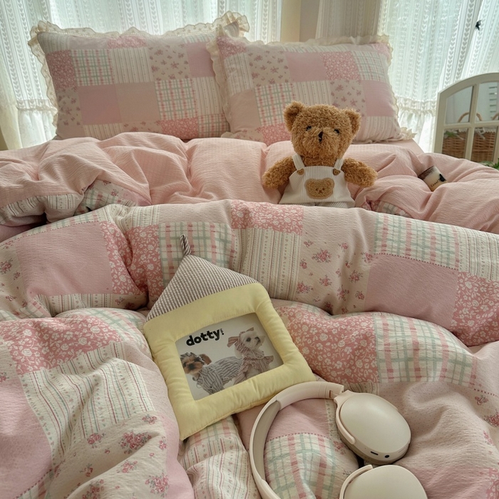 91家纺网 家纺一手货源 找家纺 红嘴企鹅 2025新款花边双层纱印花四件套 甜心