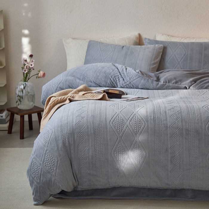 91家纺网 家纺一手货源 找家纺 眠博士 2025新款雕花加厚牛奶绒系列四件套 雕花款-卡洛灰