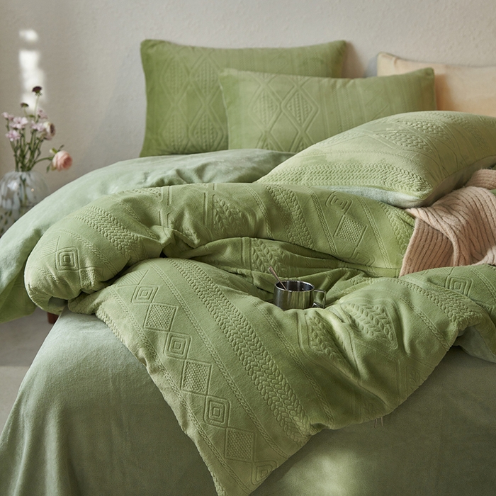 91家纺网 家纺一手货源 找家纺 眠博士 2025新款雕花加厚牛奶绒系列四件套 雕花款-卡洛绿