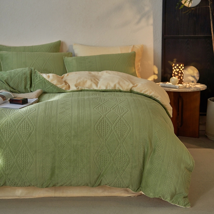 91家纺网 家纺一手货源 找家纺 眠博士 2025新款雕花加厚牛奶绒系列四件套 雕花款-卡洛绿黄