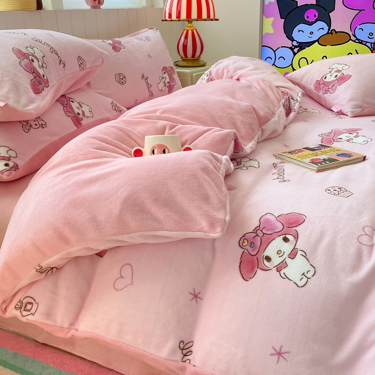 91家纺网 家纺一手货源 找家纺 金爱家 2025新款A类正版三丽鸥授权卡通加厚高克重牛奶绒系列四件套 绒三丽鸥-萌萌美乐蒂