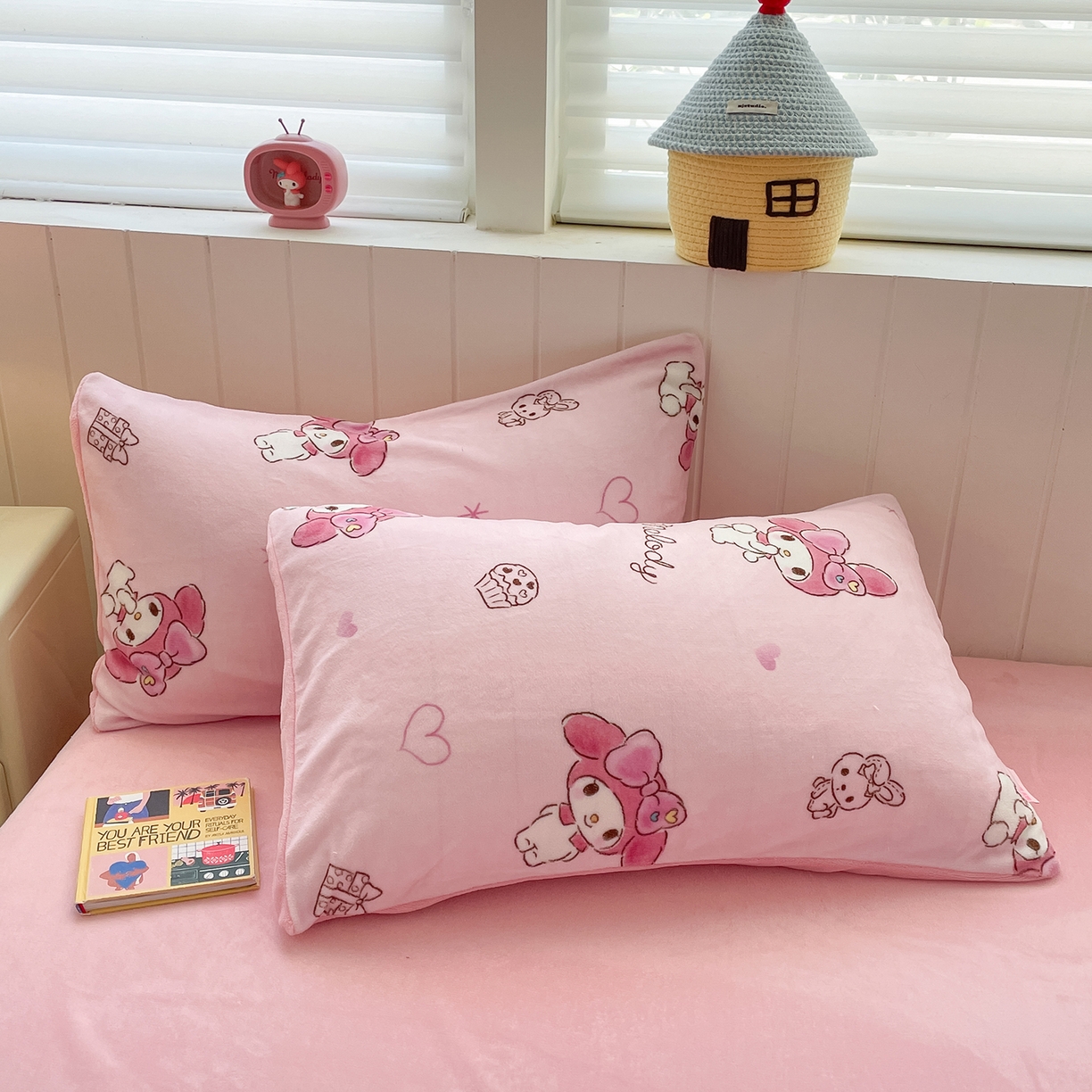 91家纺网 家纺一手货源 找家纺 金爱家 2025新款A类正版三丽鸥授权卡通加厚高克重牛奶绒系列四件套 绒三丽鸥-萌萌美乐蒂