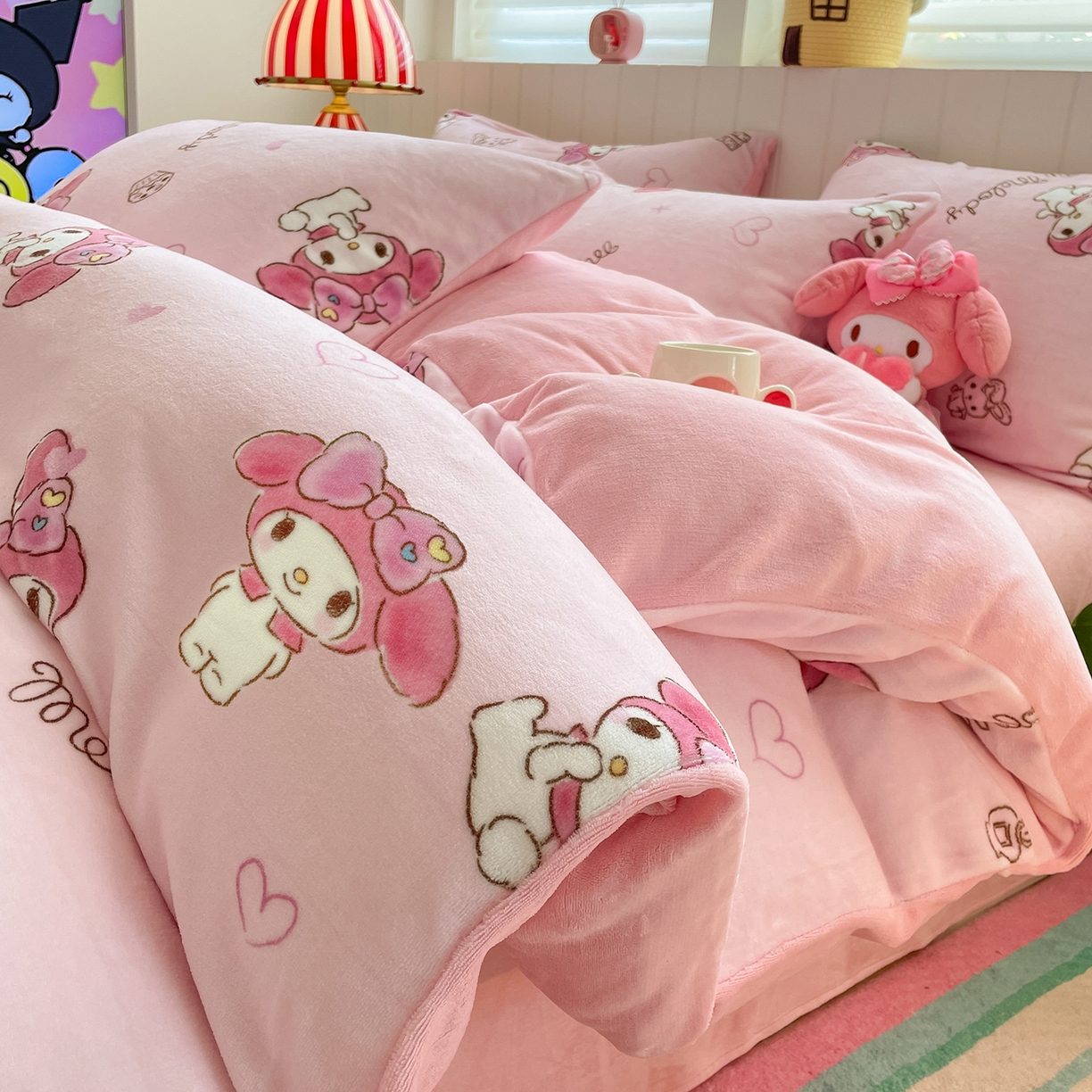 91家纺网 家纺一手货源 找家纺 金爱家 2025新款A类正版三丽鸥授权卡通加厚高克重牛奶绒系列四件套 绒三丽鸥-萌萌美乐蒂