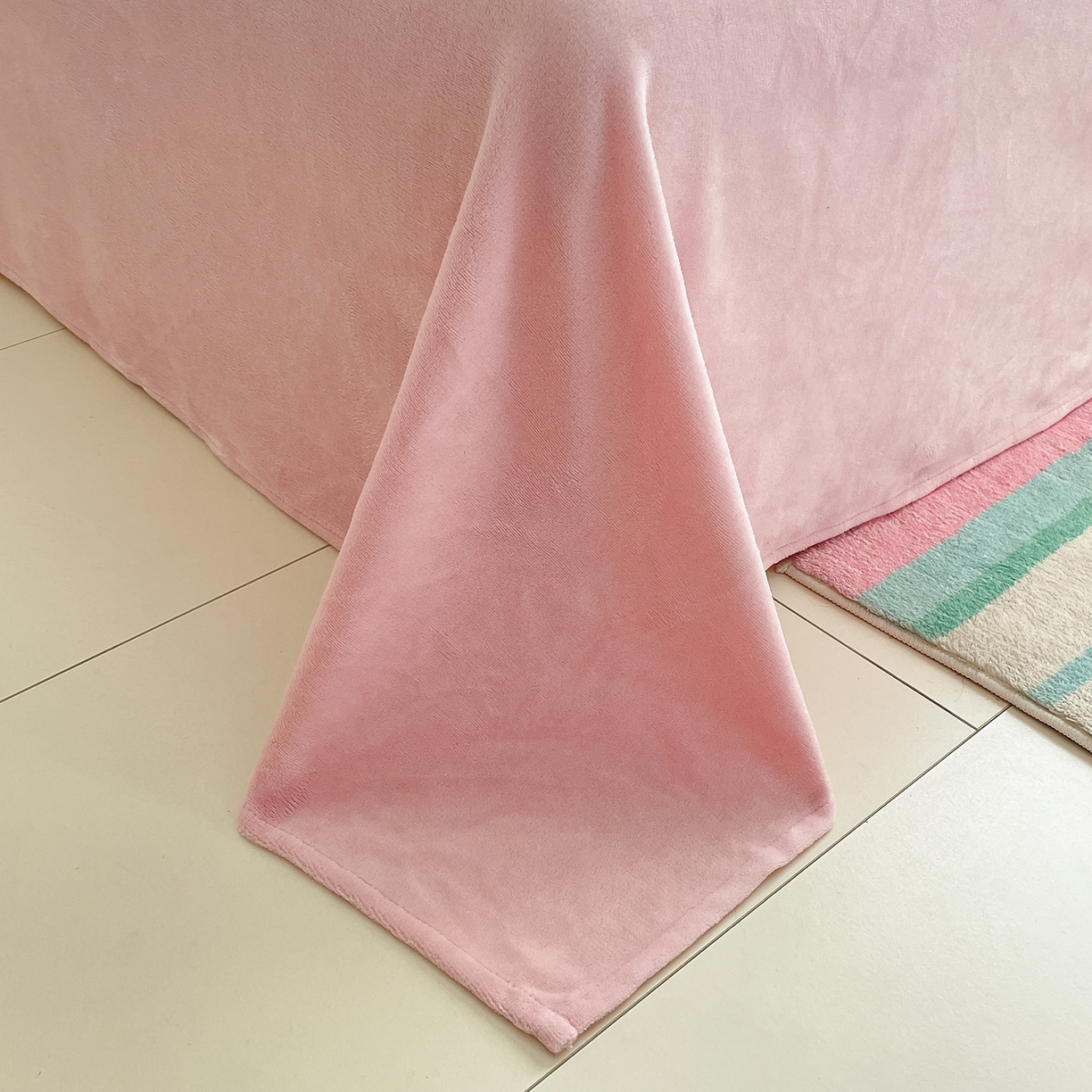 91家纺网 家纺一手货源 找家纺 金爱家 2025新款A类正版三丽鸥授权卡通加厚高克重牛奶绒系列四件套 绒三丽鸥-萌萌美乐蒂