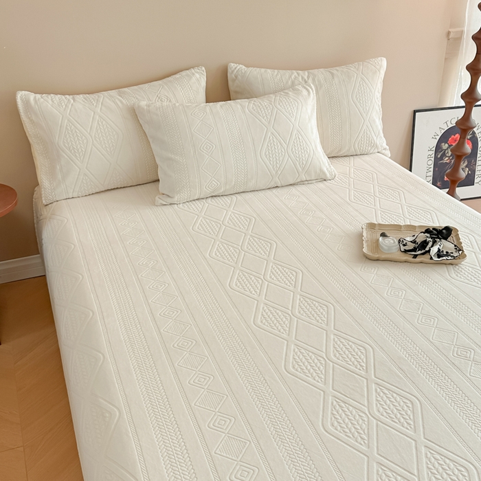 91家纺网 家纺一手货源 找家纺 眠博士 2025新款雕花加厚牛奶绒单品床单 床单单件-卡洛 单品床单-卡洛白