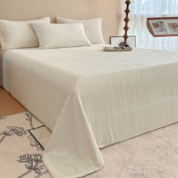 91家纺网 家纺一手货源 找家纺 眠博士 2025新款雕花加厚牛奶绒单品床单 床单单件-卡洛 单品床单-卡洛白