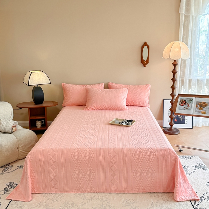 91家纺网 家纺一手货源 找家纺 眠博士 2025新款雕花加厚牛奶绒单品床单 床单单件-卡洛 单品床单-卡洛粉