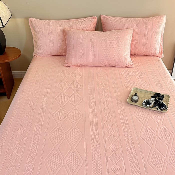 91家纺网 家纺一手货源 找家纺 眠博士 2025新款雕花加厚牛奶绒单品床单 床单单件-卡洛 单品床单-卡洛粉