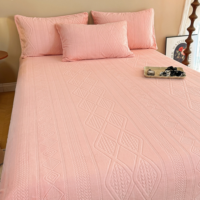 91家纺网 家纺一手货源 找家纺 眠博士 2025新款雕花加厚牛奶绒单品床单 床单单件-卡洛 单品床单-卡洛粉