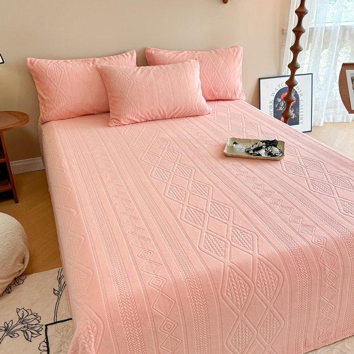 91家纺网 家纺一手货源 找家纺 眠博士 2025新款雕花加厚牛奶绒单品床单 床单单件-卡洛 单品床单-卡洛粉