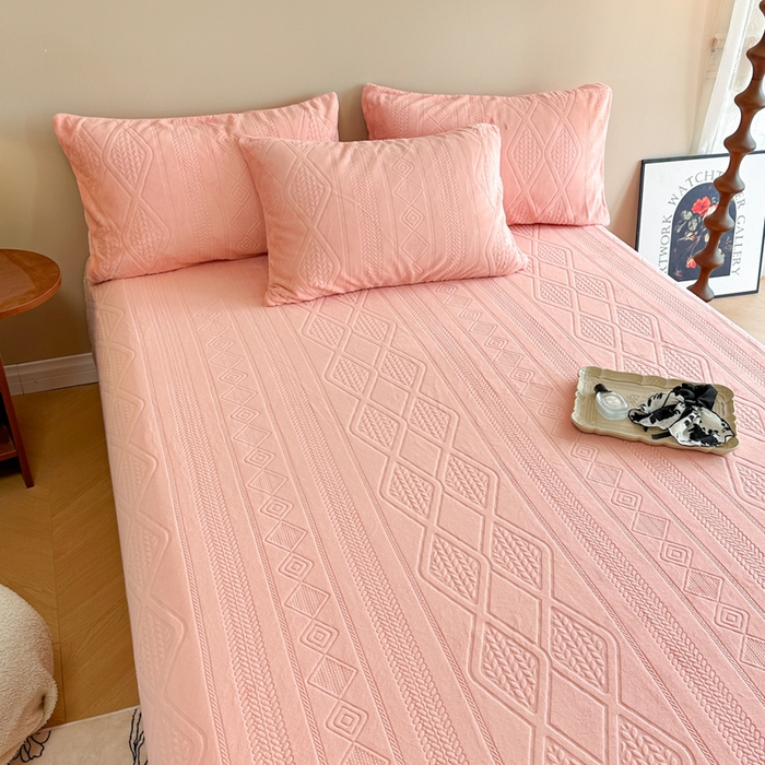 91家纺网 家纺一手货源 找家纺 眠博士 2025新款雕花加厚牛奶绒单品床单 床单单件-卡洛 单品床单-卡洛粉