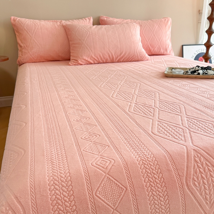 91家纺网 家纺一手货源 找家纺 眠博士 2025新款雕花加厚牛奶绒单品床单 床单单件-卡洛 单品床单-卡洛粉