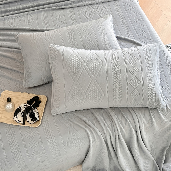 91家纺网 家纺一手货源 找家纺 眠博士 2025新款雕花加厚牛奶绒单品床单 床单单件-卡洛 单品床单-卡洛灰