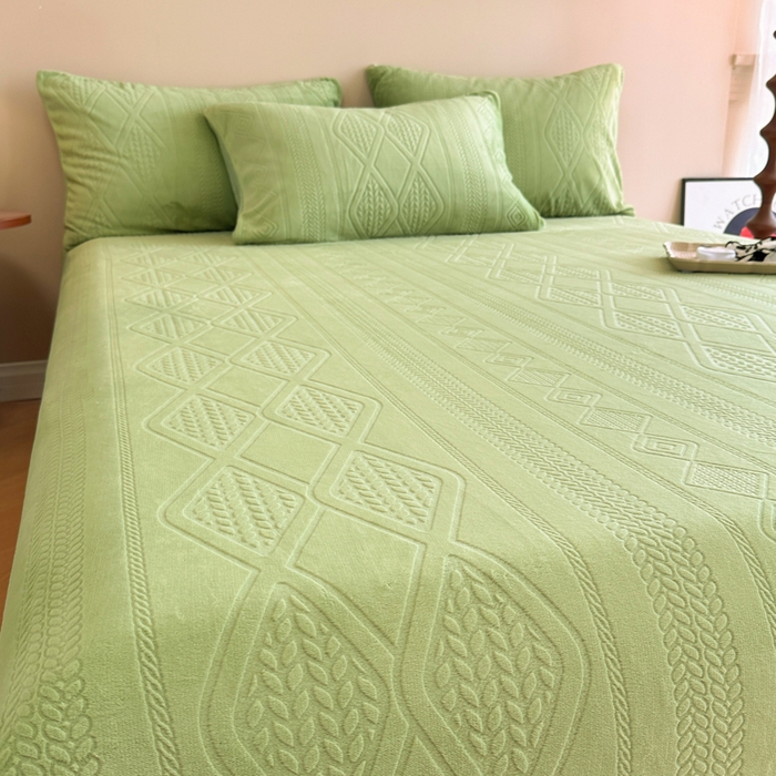 91家纺网 家纺一手货源 找家纺 眠博士 2025新款雕花加厚牛奶绒单品床单 床单单件-卡洛 单品床单-卡洛绿