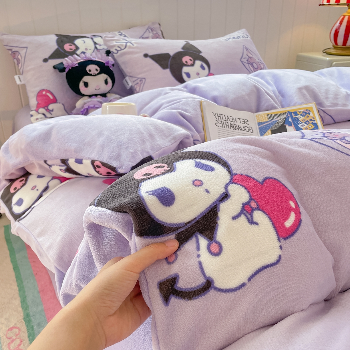 91家纺网 家纺一手货源 找家纺 金爱家 2025新款A类正版三丽鸥授权卡通加厚高克重牛奶绒系列四件套 绒三丽鸥-梦幻库洛米