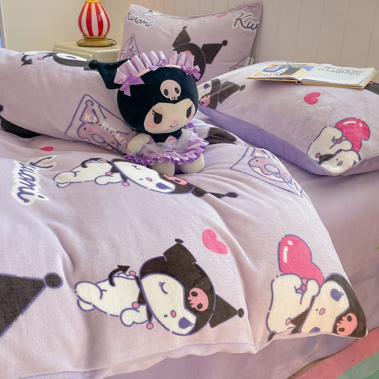 91家纺网 家纺一手货源 找家纺 金爱家 2025新款A类正版三丽鸥授权卡通加厚高克重牛奶绒系列四件套 绒三丽鸥-梦幻库洛米
