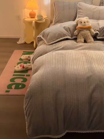 91家纺网 家纺一手货源 找家纺 酱子 2025新款成品提花包边牛奶绒四件套 提花-高级灰