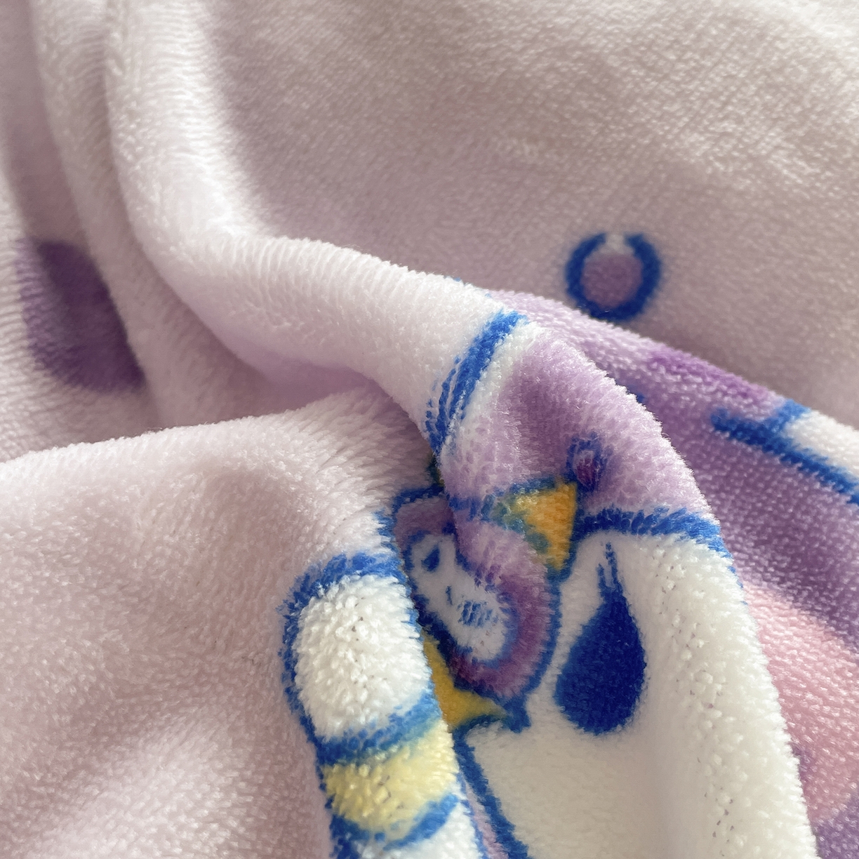 91家纺网 家纺一手货源 找家纺 金爱家 2025新款A类正版三丽鸥授权卡通加厚高克重牛奶绒系列四件套 绒三丽鸥-奶茶库洛米