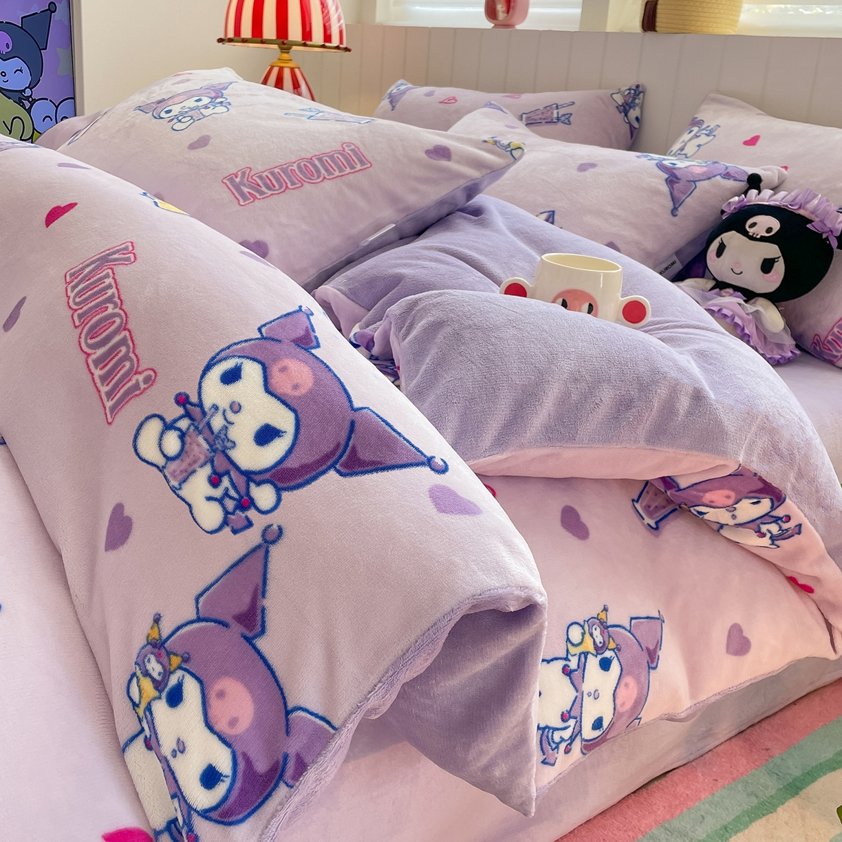 91家纺网 家纺一手货源 找家纺 金爱家 2025新款A类正版三丽鸥授权卡通加厚高克重牛奶绒系列四件套 绒三丽鸥-奶茶库洛米