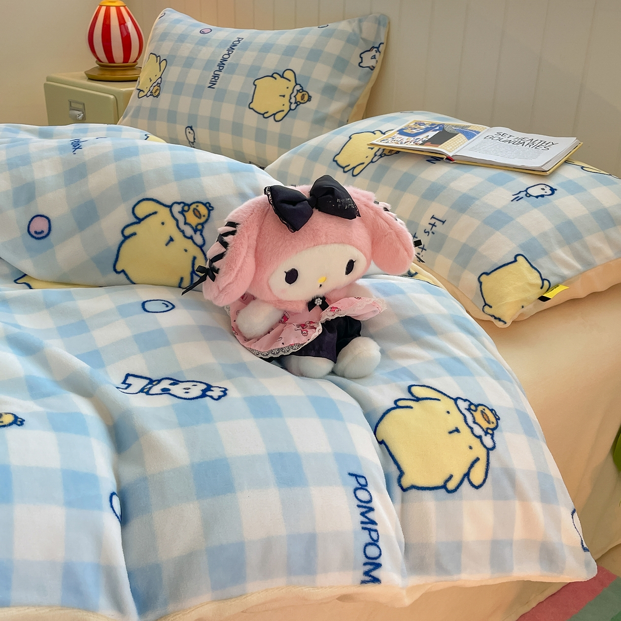 91家纺网 家纺一手货源 找家纺 金爱家 2025新款A类正版三丽鸥授权卡通加厚高克重牛奶绒系列四件套 绒三丽鸥-清新布丁狗